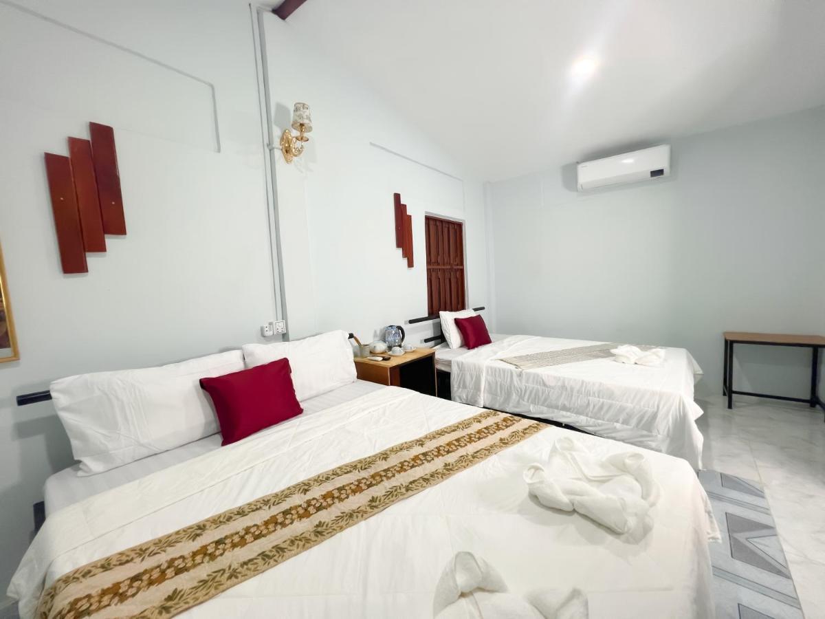 Lotus Blanc Homestay พระตะบอง ภายนอก รูปภาพ