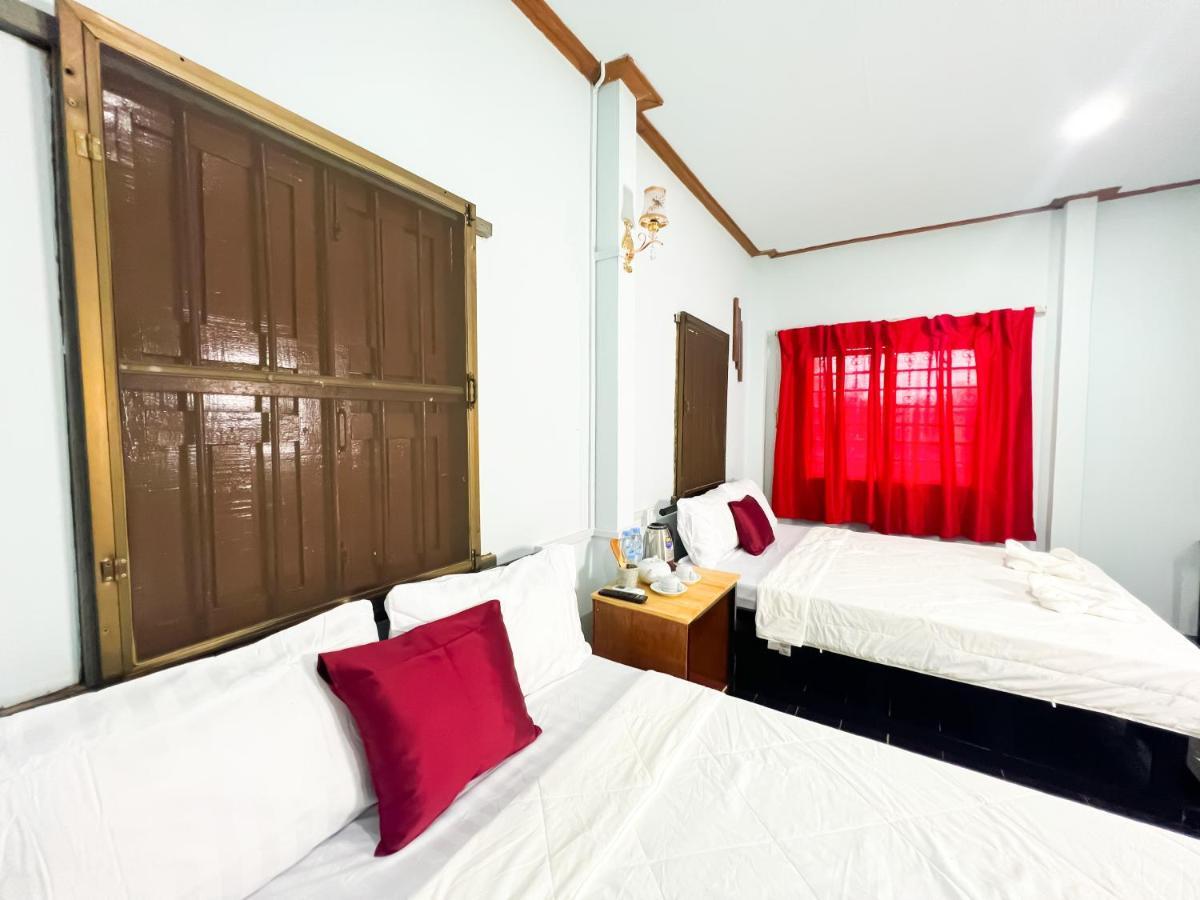 Lotus Blanc Homestay พระตะบอง ภายนอก รูปภาพ