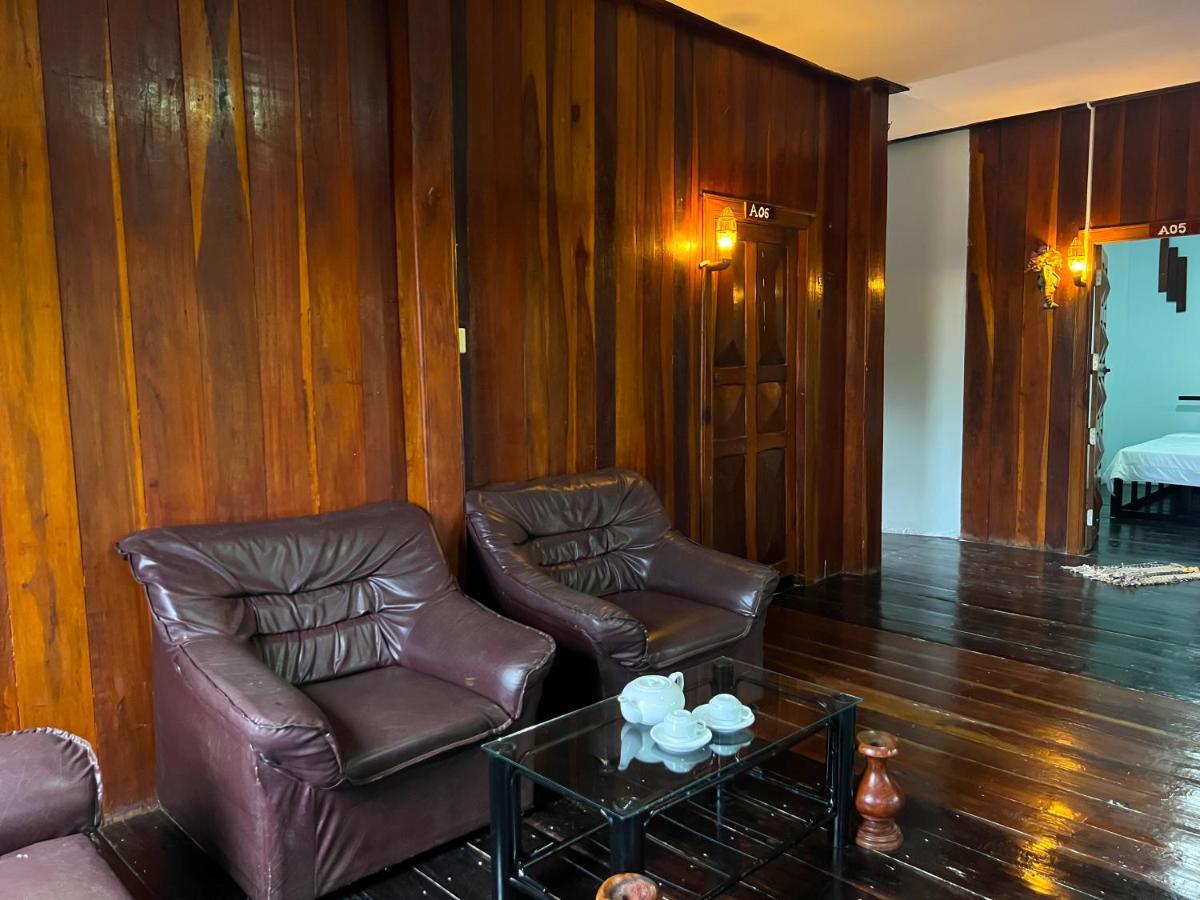 Lotus Blanc Homestay พระตะบอง ภายนอก รูปภาพ