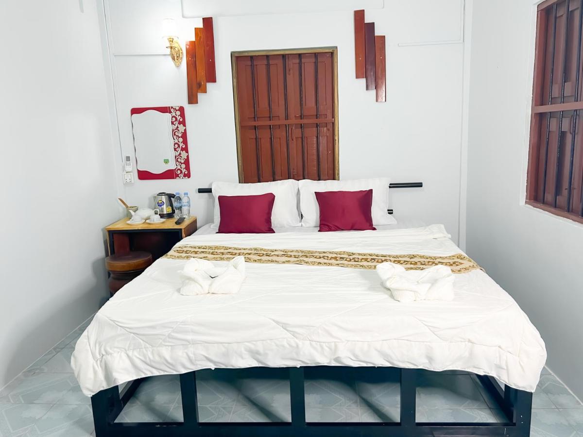 Lotus Blanc Homestay พระตะบอง ภายนอก รูปภาพ