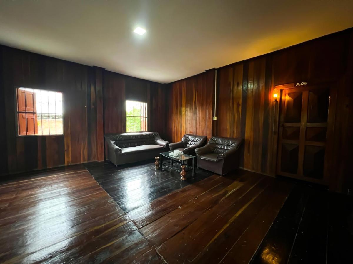 Lotus Blanc Homestay พระตะบอง ภายนอก รูปภาพ