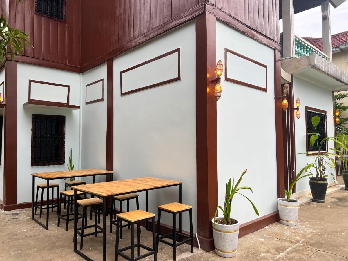 Lotus Blanc Homestay พระตะบอง ภายนอก รูปภาพ