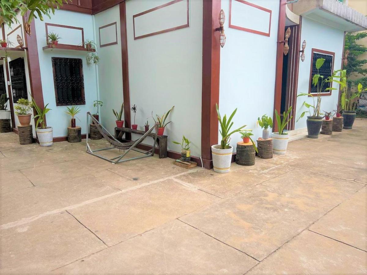 Lotus Blanc Homestay พระตะบอง ภายนอก รูปภาพ