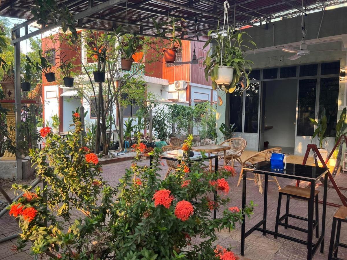 Lotus Blanc Homestay พระตะบอง ภายนอก รูปภาพ