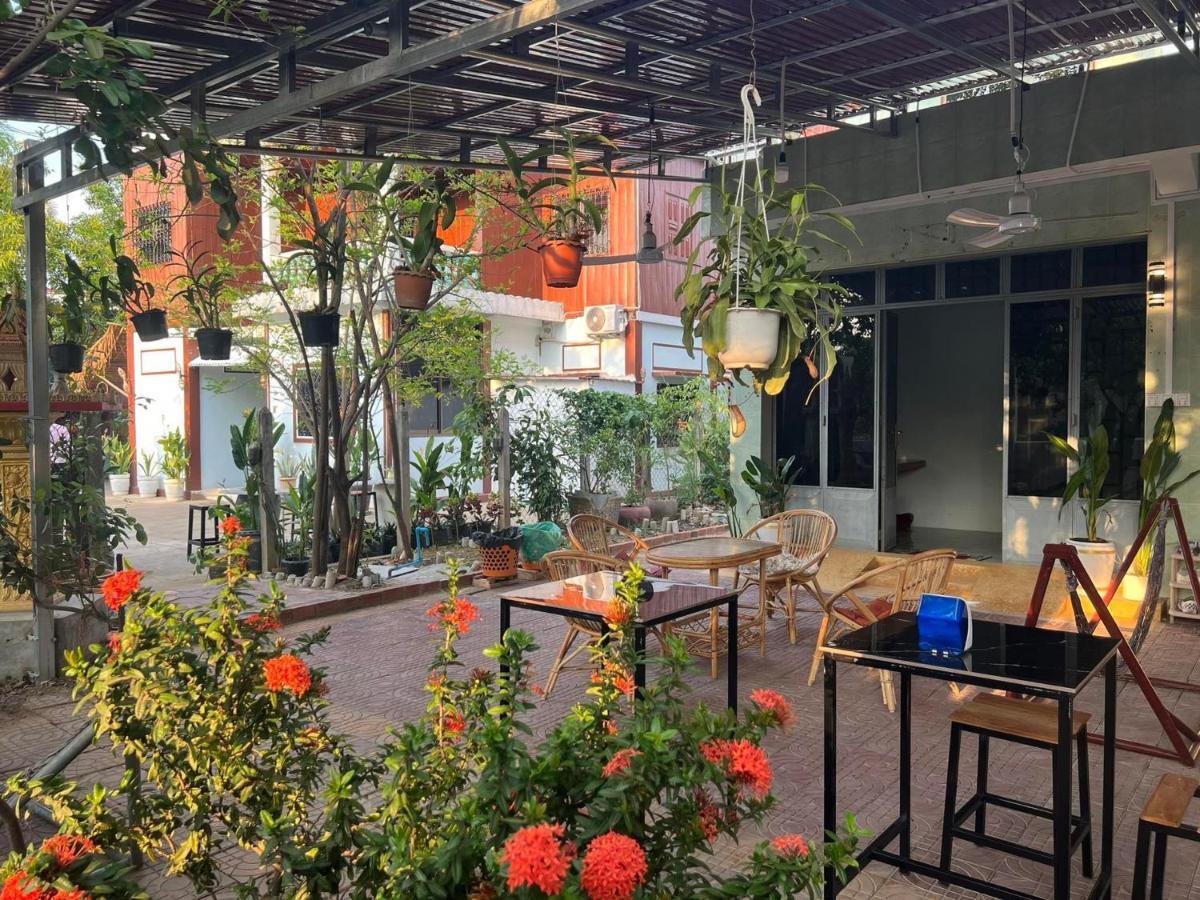 Lotus Blanc Homestay พระตะบอง ภายนอก รูปภาพ