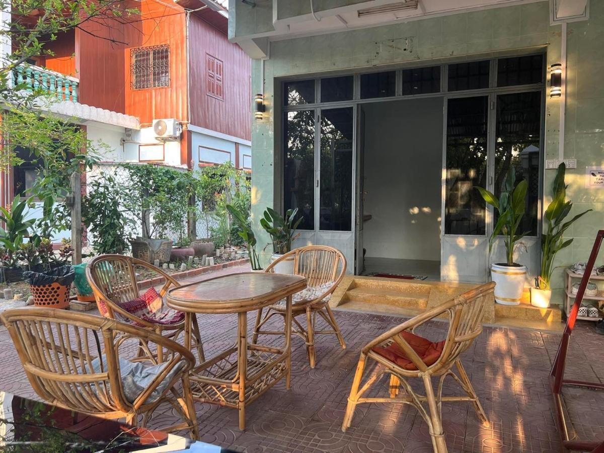 Lotus Blanc Homestay พระตะบอง ภายนอก รูปภาพ