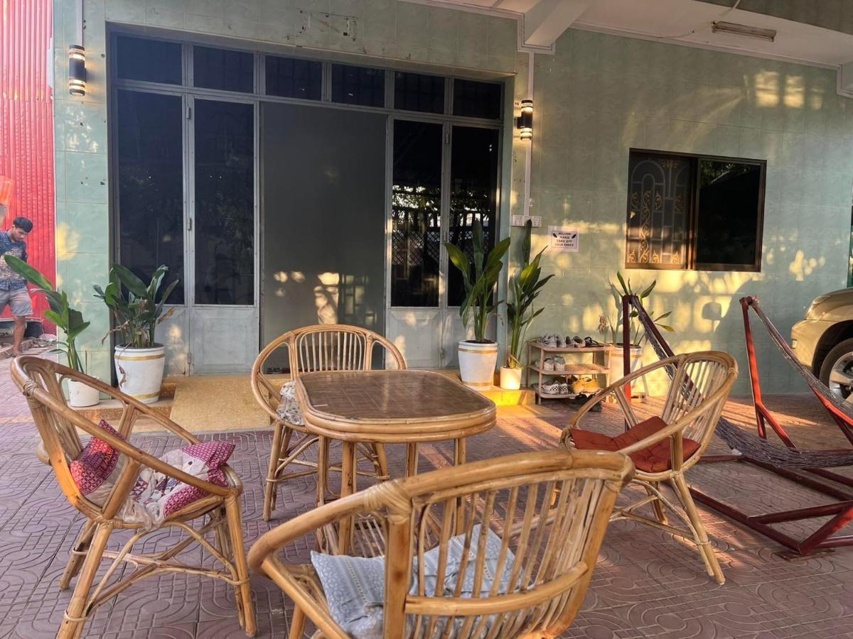 Lotus Blanc Homestay พระตะบอง ภายนอก รูปภาพ