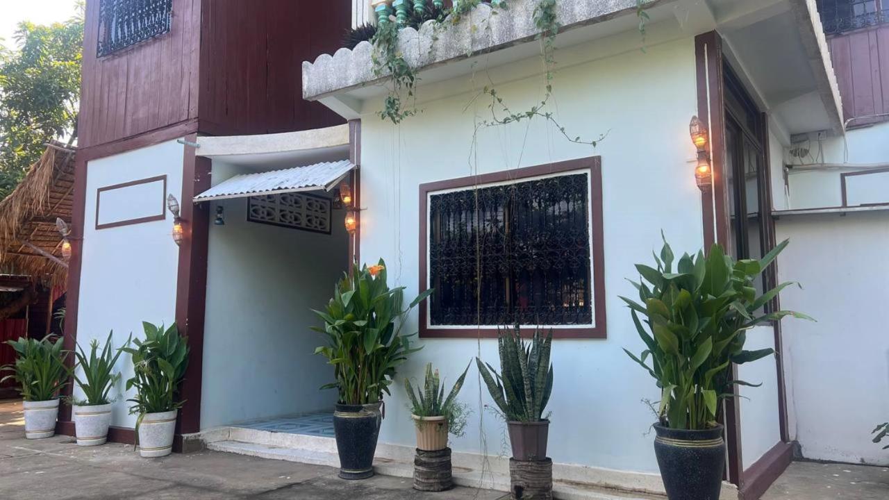 Lotus Blanc Homestay พระตะบอง ภายนอก รูปภาพ