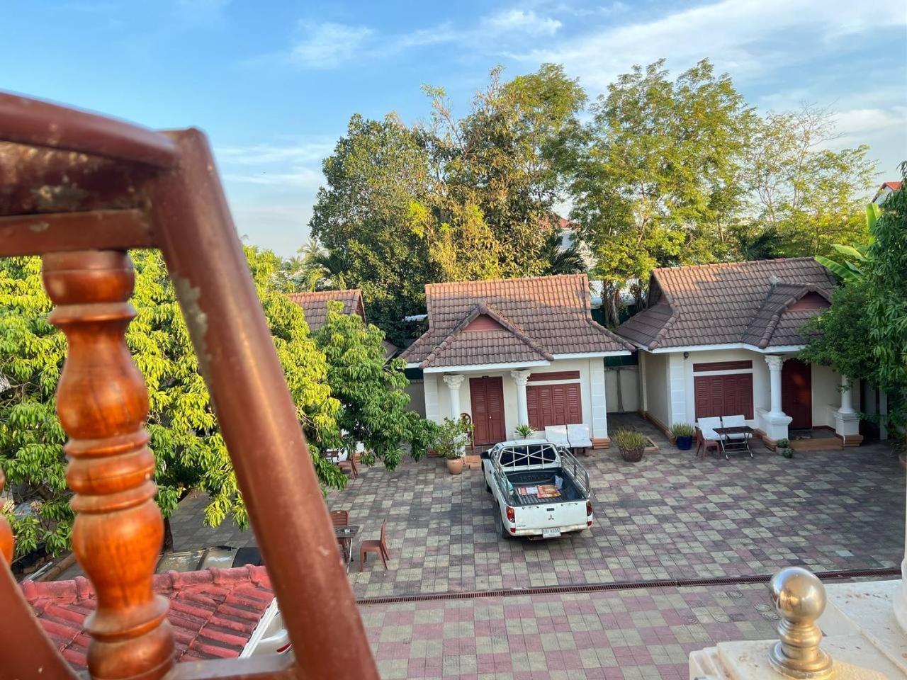 Lotus Blanc Homestay พระตะบอง ภายนอก รูปภาพ