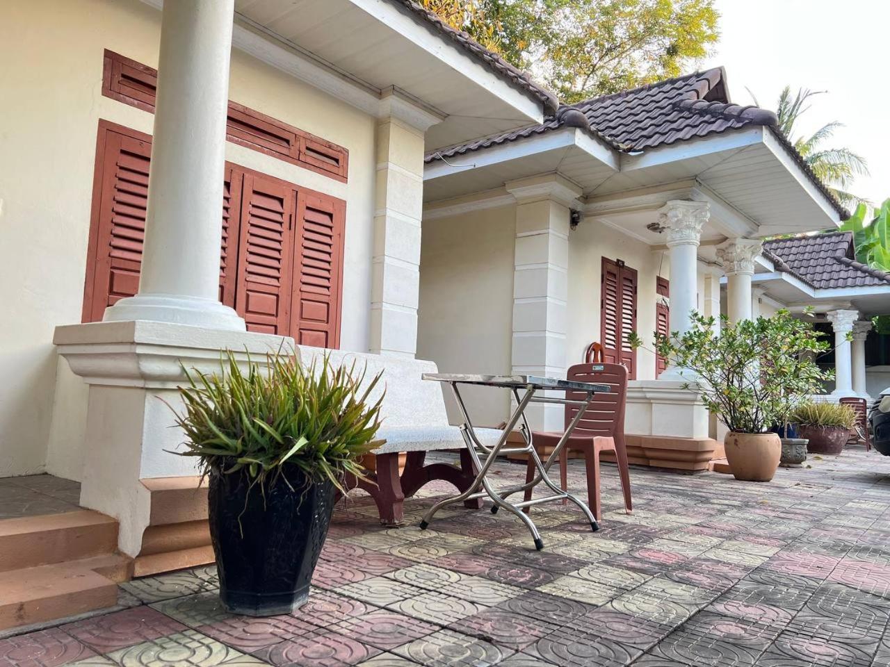 Lotus Blanc Homestay พระตะบอง ภายนอก รูปภาพ