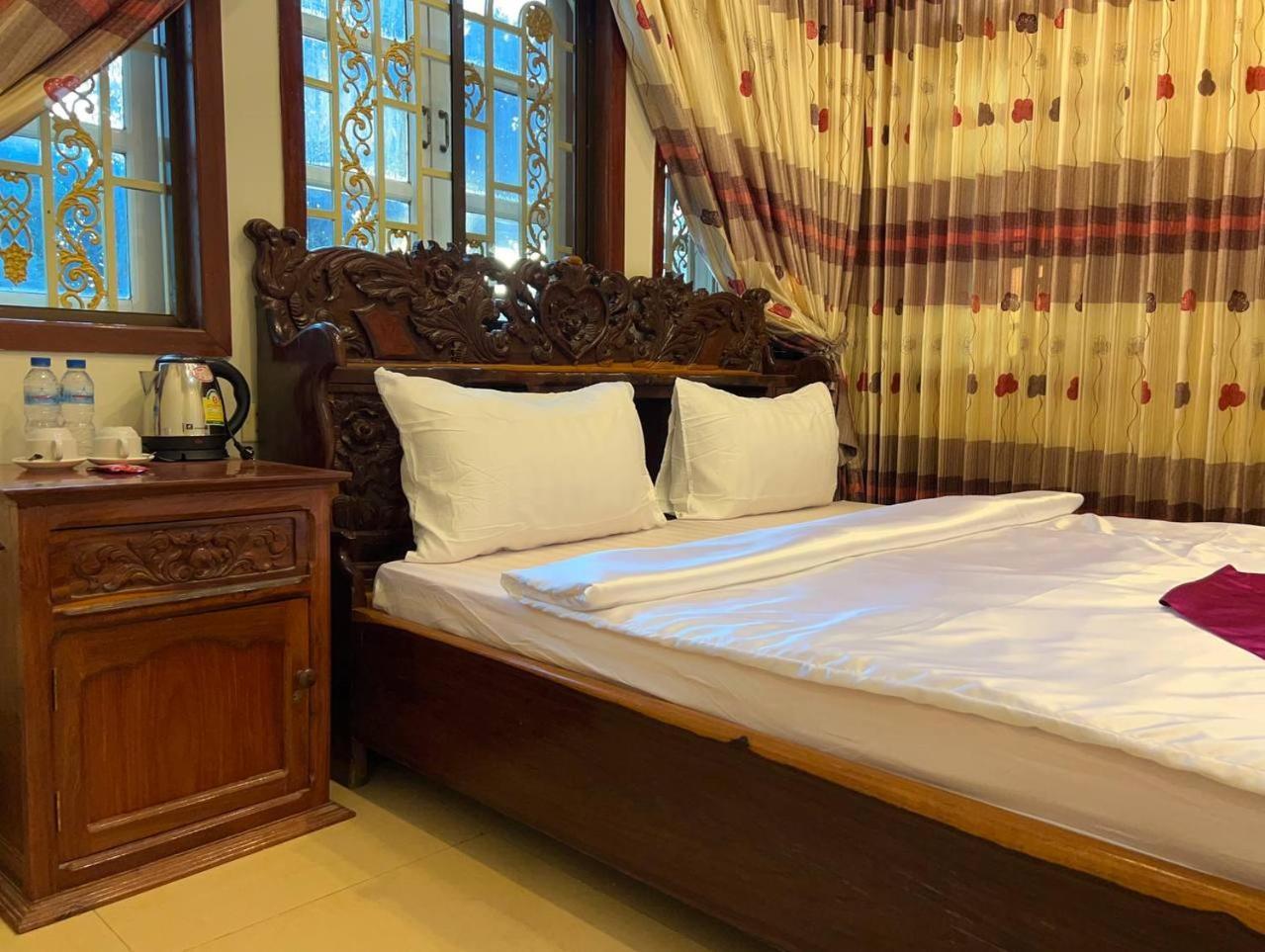 Lotus Blanc Homestay พระตะบอง ภายนอก รูปภาพ