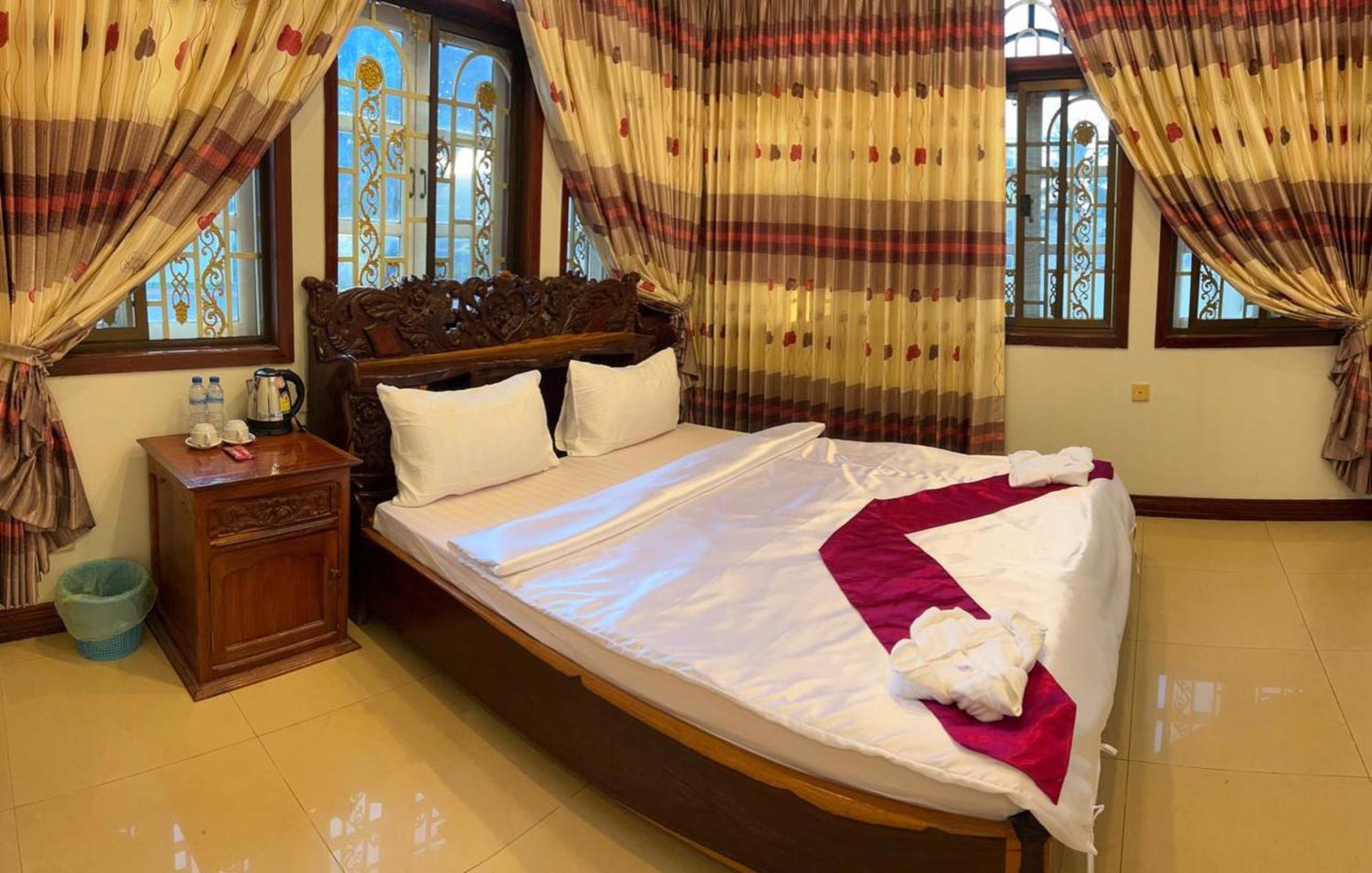 Lotus Blanc Homestay พระตะบอง ภายนอก รูปภาพ