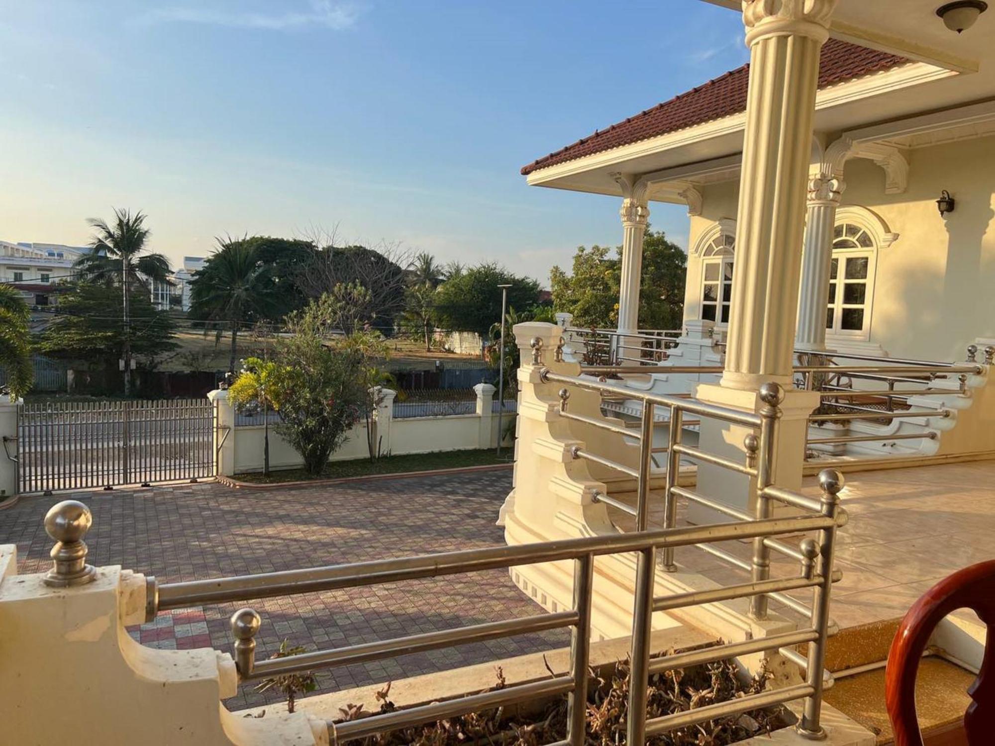 Lotus Blanc Homestay พระตะบอง ภายนอก รูปภาพ