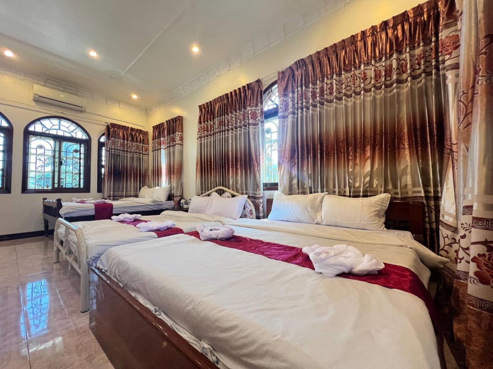 Lotus Blanc Homestay พระตะบอง ภายนอก รูปภาพ